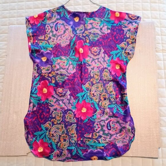 California Miss nightgown Size Large, multi-colored w/silky feel - Picture 8 of 11